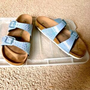 Birkenstock Vegan Arizona Iridescent Shiny Python In Blue Size 41